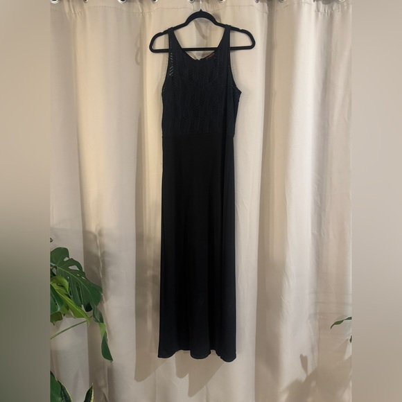 Material Girl Dresses & Skirts - Material Girl Black Sleeveless Maxi Dress with Textured Bodice